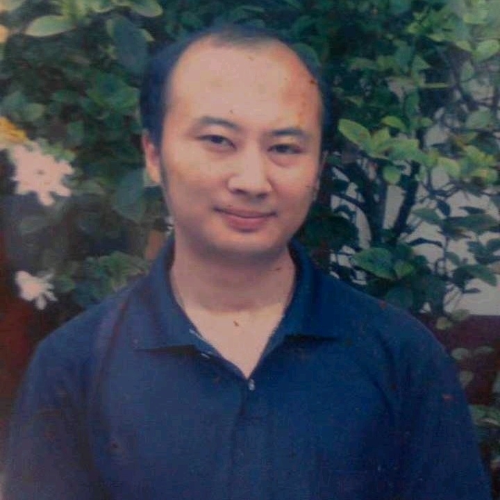 石峰里的生命的第一张照片--成都残疾人相亲网