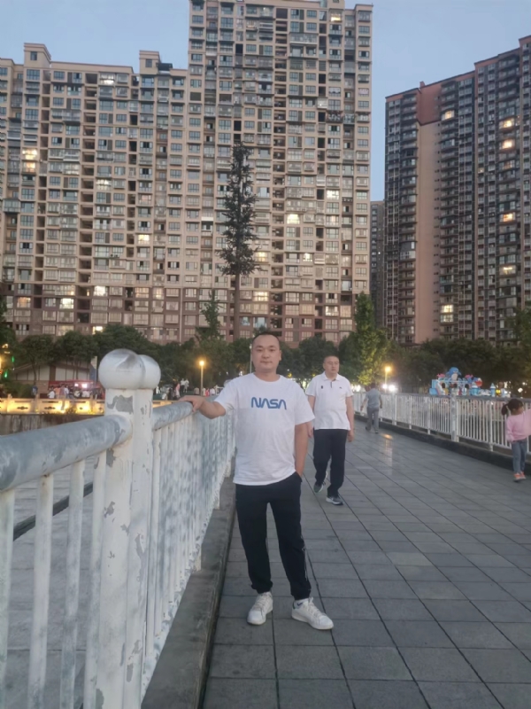 寂寞的男人的第一张照片--成都残疾人相亲网