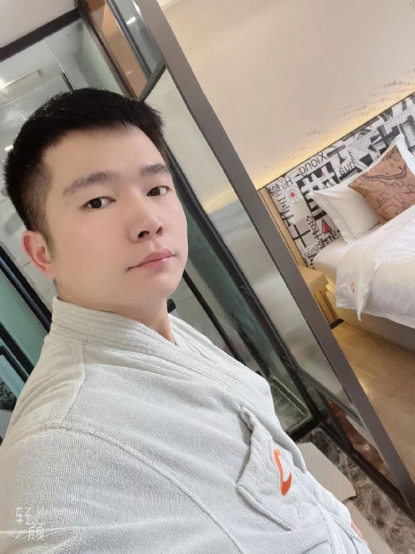 绿帽的第一张照片--成都残疾人相亲网